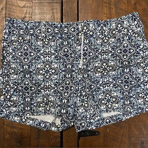 EUC Blue and White Patterned WHBM Shorts 4" Inseam